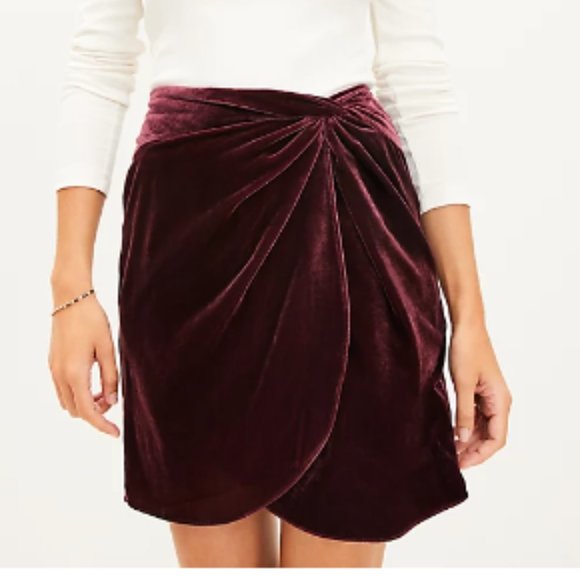 LOFT Dresses & Skirts - Loft Velvet Twist Shift Skirt Women’s 4